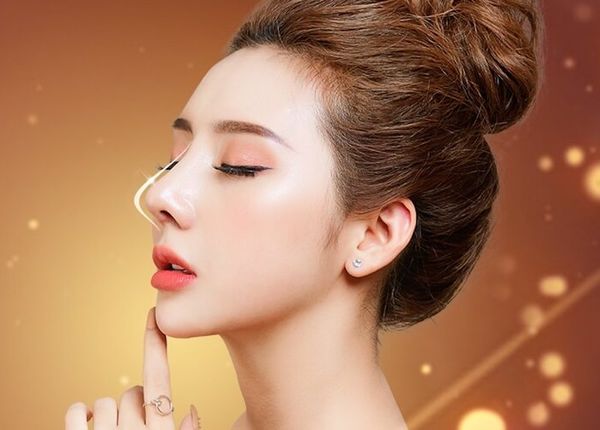 6 hau qua cua nang mui khi ve gia 6 Hậu quả của nâng mũi khi về già 6