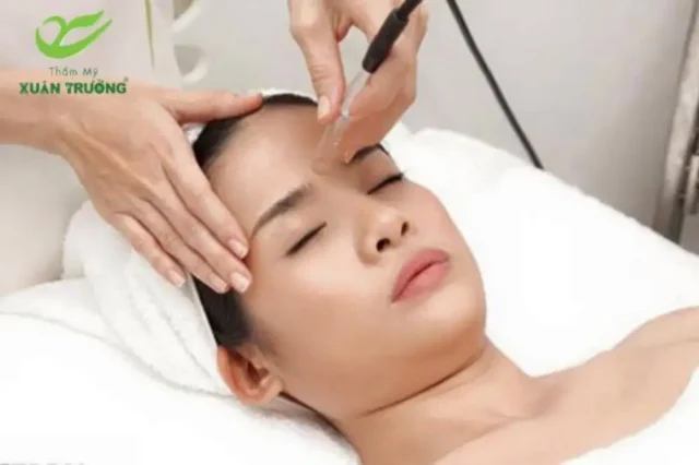 Thư giãn và phục hồi da trán với liệu trình peel chuyên nghiệp tại Thẩm Mỹ Xuân Trường