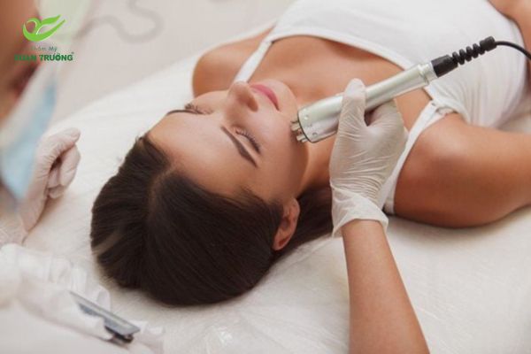 nang co mat bang song rf 3 Công nghệ RF linh hoạt cho cả mặt, cổ, bụng, cằm