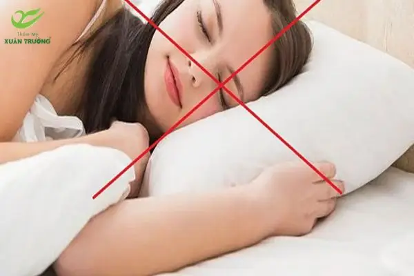 Những tư thế nằm sai sau tiêm botox gọn hàm