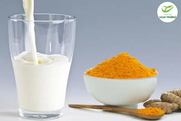 cach tri nam bang nghe tuoi 2 Nghệ tươi kết hợp sữa tươi giúp dưỡng ẩm, hỗ trợ làm đều màu da